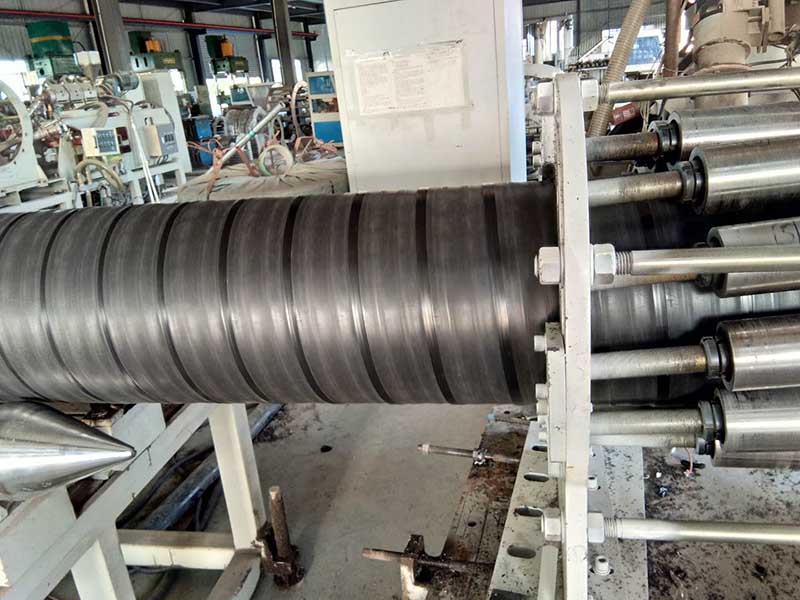 Reinforcement spiral pipe extrusion production line
